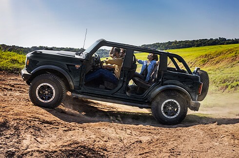 Maneja la mejor experiencia OffRoad gracias a las puertas y Techo Removibles de Ford Bronco 2025